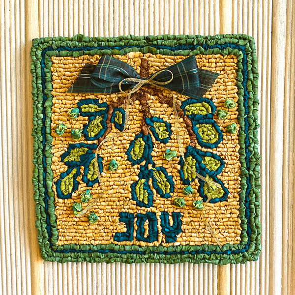 holiday locker hooking kit mistletoe joy panel
