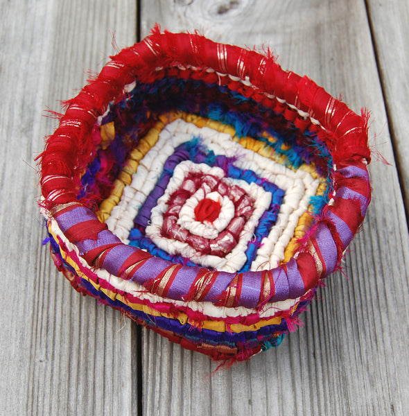 Locker Hooked Trinkets Basket for 3.75 Mesh - Pattern Download