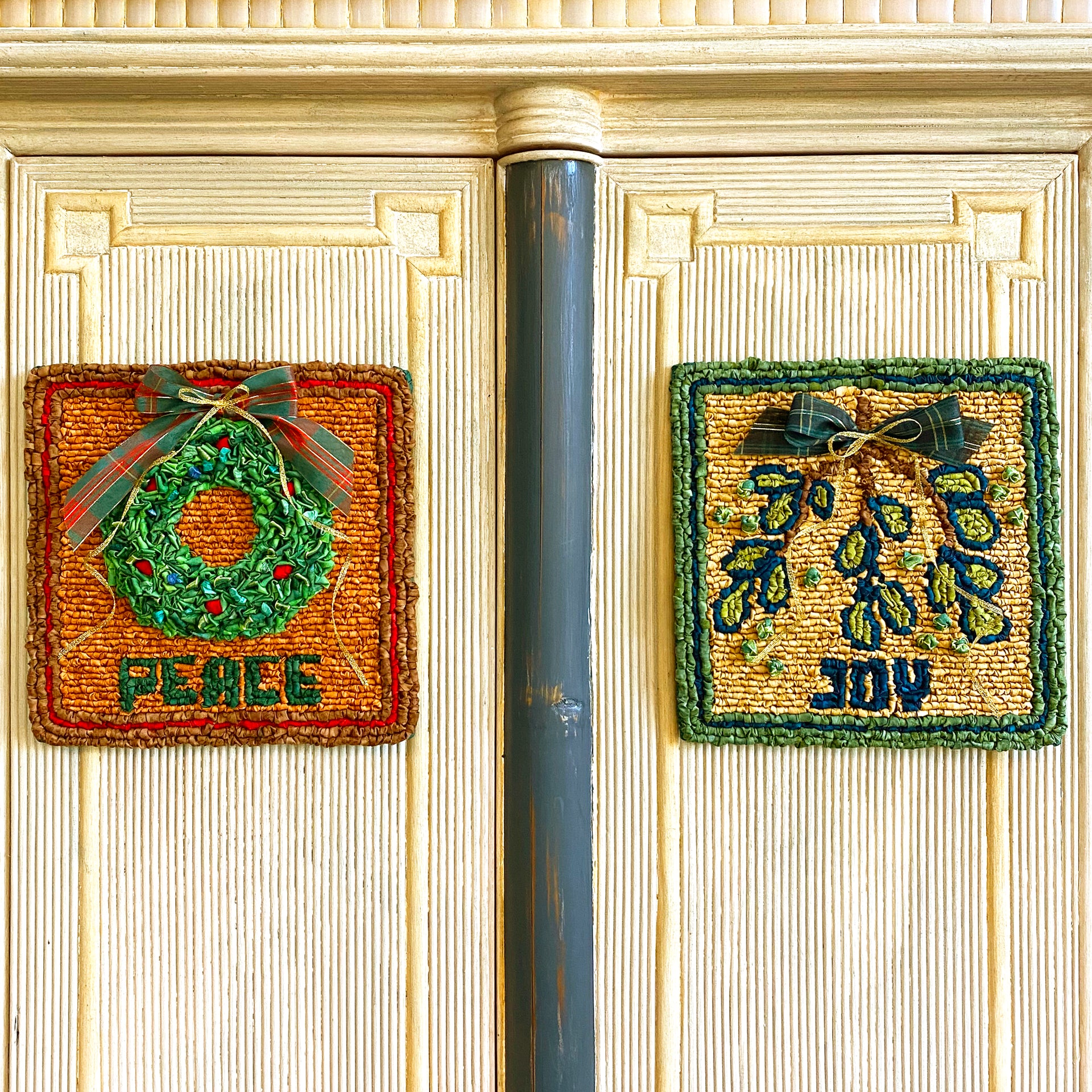 locker hooking kits holiday panels wreath mistletoe locker hook